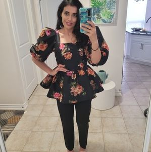 Free with purchase of 30$ Gorgeous Floral Top